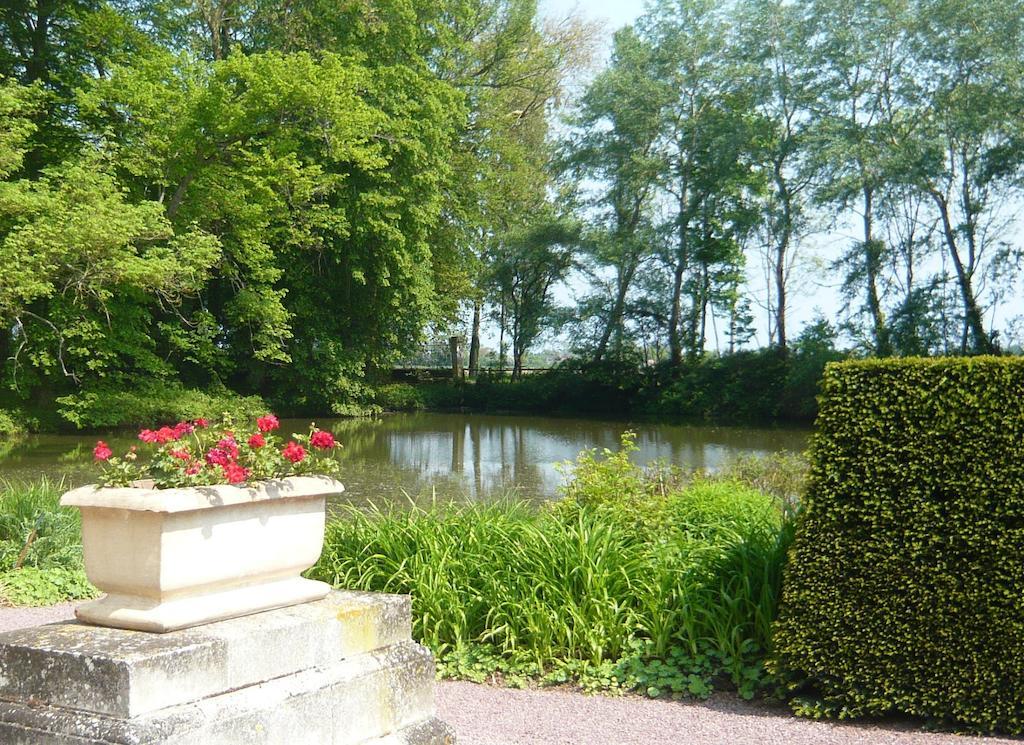 Chateau De Beneauville Panzió Petiville  Kültér fotó